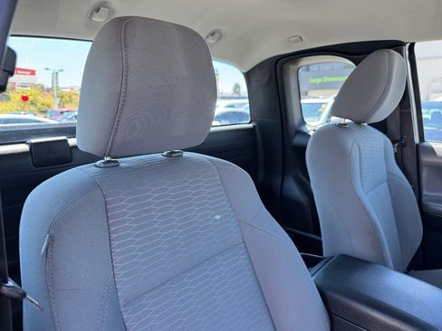 Used 2017 Toyota Tacoma SR RWD image 13