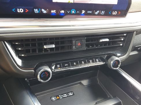 Used 2025 Chevrolet Tahoe Premier AWD/4WD image 30