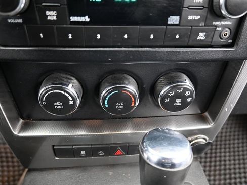 Used 2011 Jeep Liberty Sport image 15