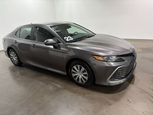 Used 2023 Toyota Camry LE image 2