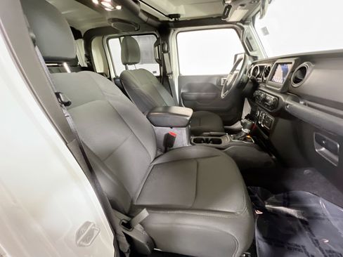 Used 2022 Jeep Gladiator Sport AWD/4WD image 25