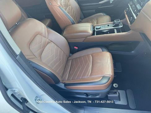 Used 2022 Nissan Pathfinder Platinum w/ Cargo Package AWD/4WD image 31