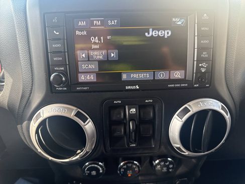 Used 2014 Jeep Wrangler Unlimited Rubicon AWD/4WD image 28