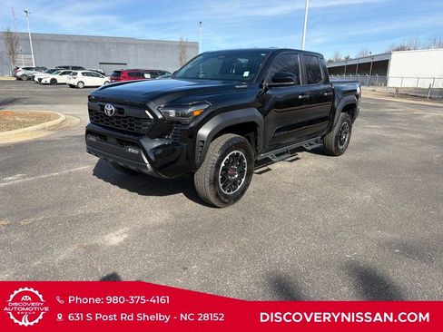 Used 2024 Toyota Tacoma TRD Off-Road image 2