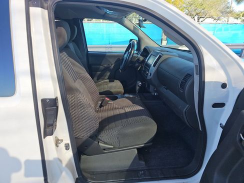 Used 2019 Nissan Frontier SV image 11