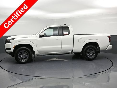 Certified 2025 Nissan Frontier SV image 2