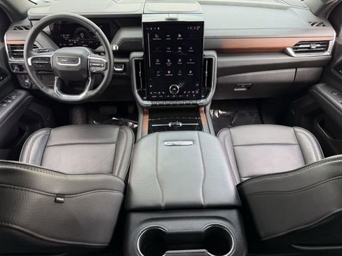 Used 2025 GMC Yukon XL Denali AWD/4WD image 12