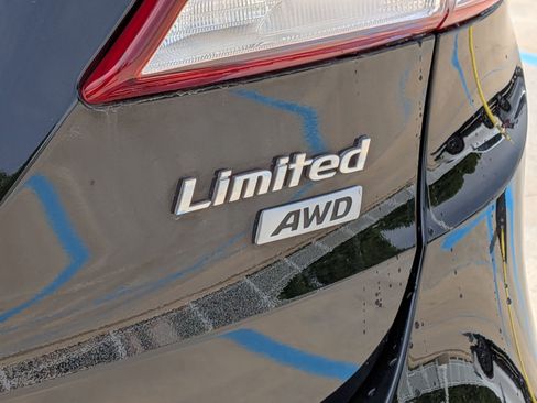 Used 2017 Hyundai Santa Fe Limited AWD/4WD image 28