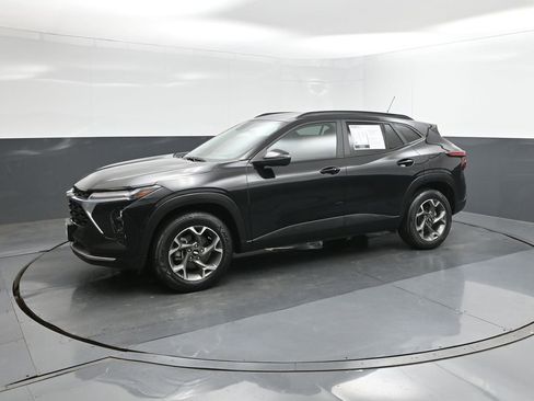 Used 2024 Chevrolet Trax LT w/ Driver Confidence Package FWD image 34