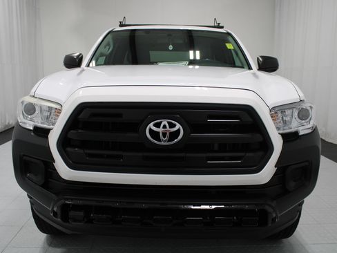 Used 2017 Toyota Tacoma SR RWD image 3