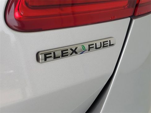 Used 2017 Ford Taurus SE image 10