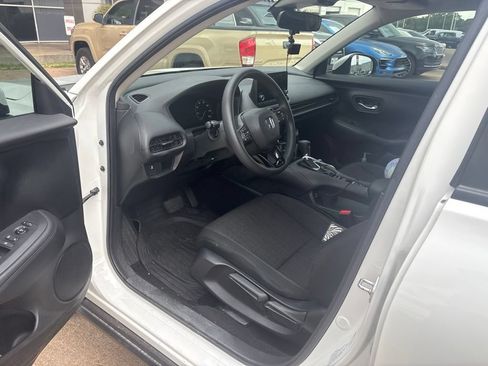 Used 2023 Honda HR-V LX image 4