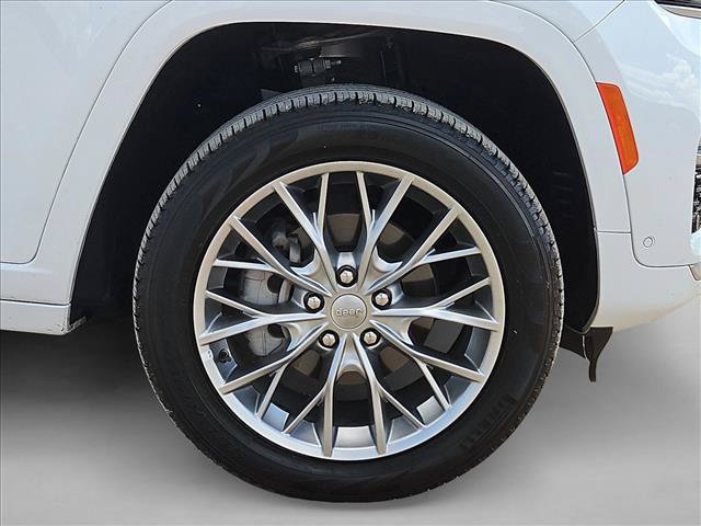 Used 2025 Jeep Grand Cherokee Summit AWD/4WD image 24