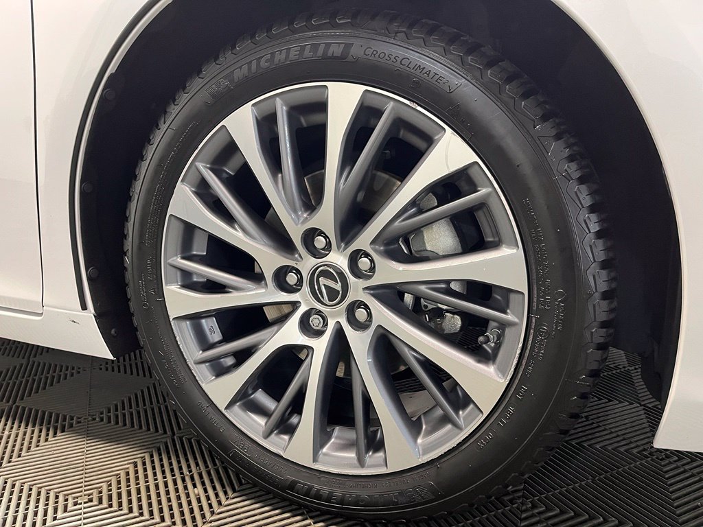 Used 2021 Lexus ES 300h w/ Premium Package FWD image 3
