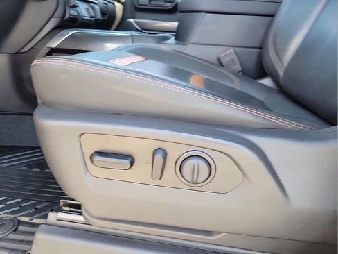 Used 2021 GMC Sierra 2500 AT4 w/ AT4 Premium Plus Package image 12