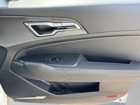 Used 2024 Kia Sportage LX image 21