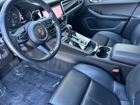 Used 2023 Porsche Macan AWD/4WD image 4