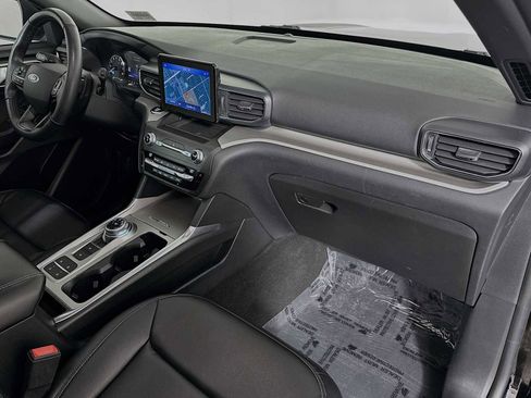 Used 2020 Ford Explorer XLT w/ Equipment Group 202A image 29