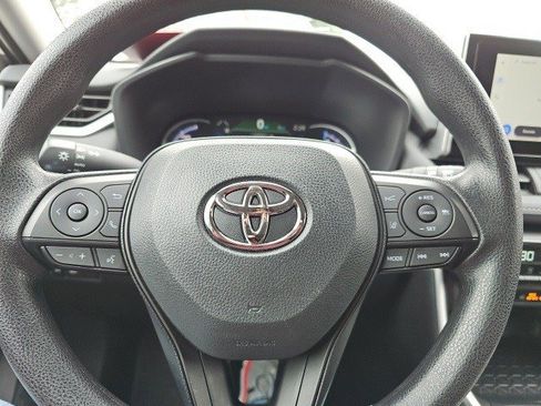 Used 2025 Toyota RAV4 XLE image 22