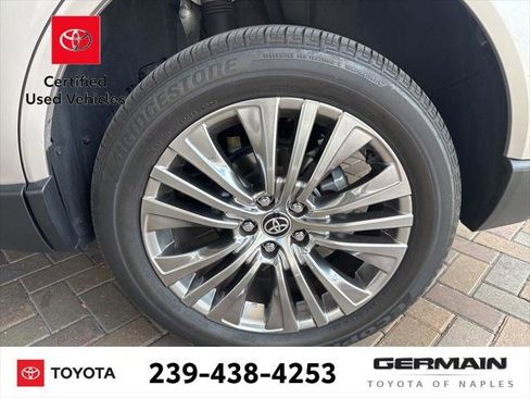 Certified 2024 Toyota Venza XLE image 10