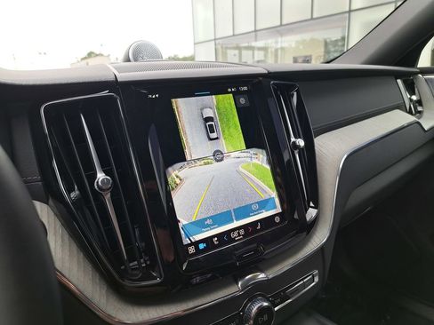 Used 2024 Volvo XC60 T8 Ultimate image 12