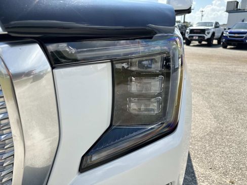 Used 2022 GMC Yukon XL Denali image 10