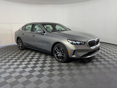 Used 2027 BMW 530i w/ Convenience Package RWD image 7