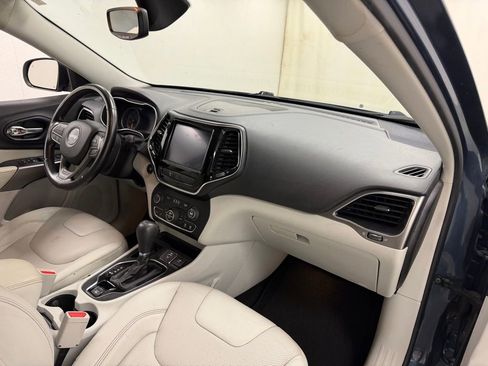 Used 2020 Jeep Cherokee Limited FWD image 12