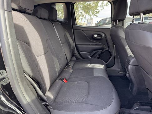 Used 2019 Jeep Renegade Altitude w/ Quick Order Package 2XM image 11