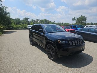 Used 2019 Jeep Grand Cherokee Altitude image 1