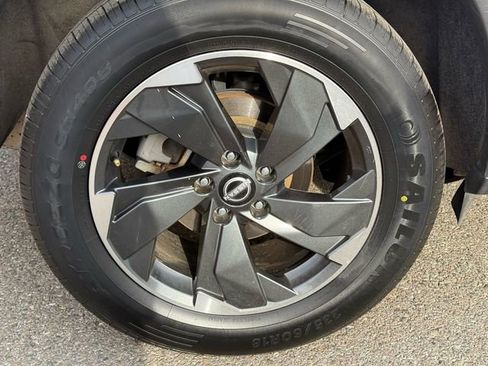 Used 2024 Nissan Rogue SV image 14