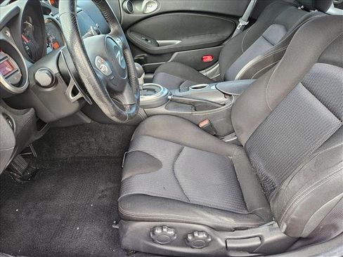 Used 2011 Nissan 370Z w/ Sport Pkg image 12
