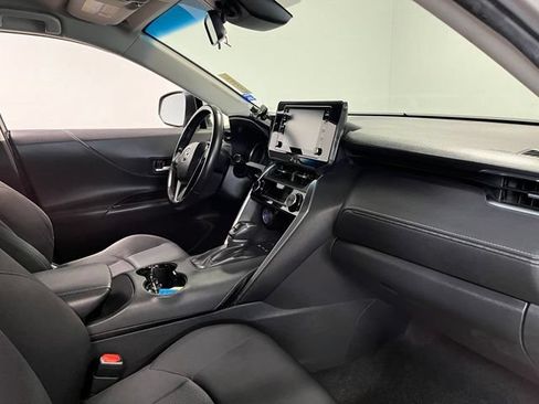 Used 2021 Toyota Venza LE w/ Carpet Mat Package (TMS) AWD/4WD image 11