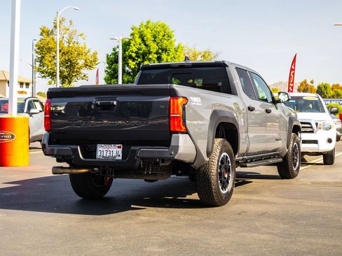 Used 2026 Toyota Tacoma TRD Off-Road w/ TRD Off Road Upgrade Package AWD/4WD image 11