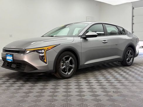 Used 2025 Kia K4 FWD image 2