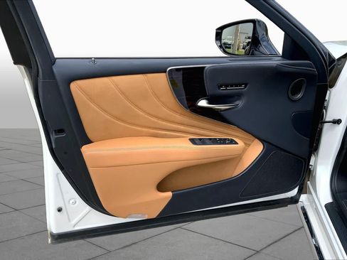 Used 2022 Lexus LS 500 w/ Interior Upgrade Package RWD image 20