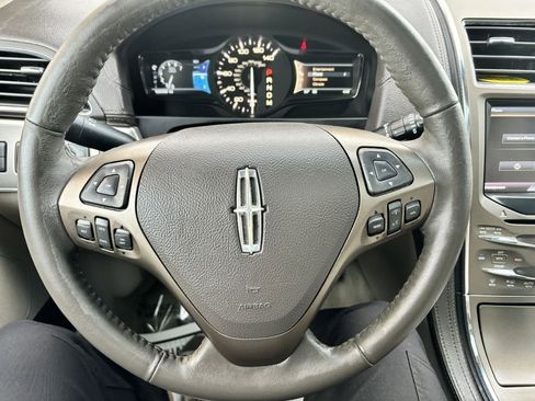 Used 2012 Lincoln MKX AWD image 23