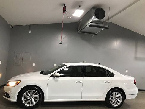 Used 2018 Volkswagen Passat 2.0T SE FWD image 6