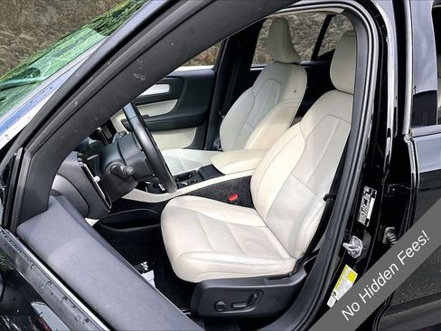 Used 2020 Volvo XC40 T5 Momentum w/ Protection Package Premier AWD/4WD image 22
