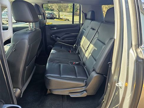 Used 2018 Chevrolet Suburban LT image 19