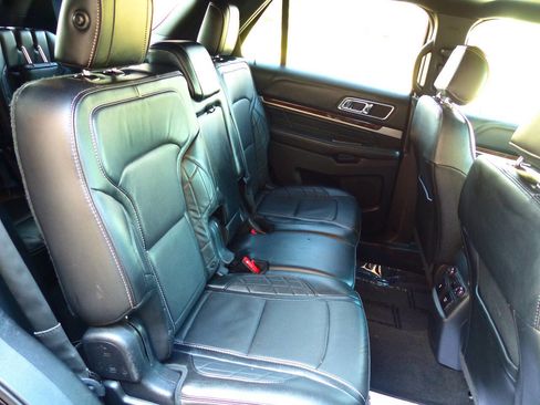 Used 2016 Ford Explorer Platinum image 46