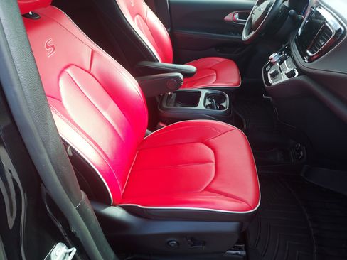 Used 2020 Chrysler Pacifica Limited w/ Quick Oder Package 2EV RED-S image 31