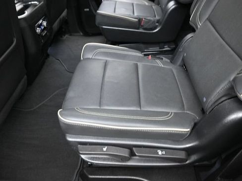Used 2023 GMC Yukon SLT w/ SLT Luxury Package AWD/4WD image 30