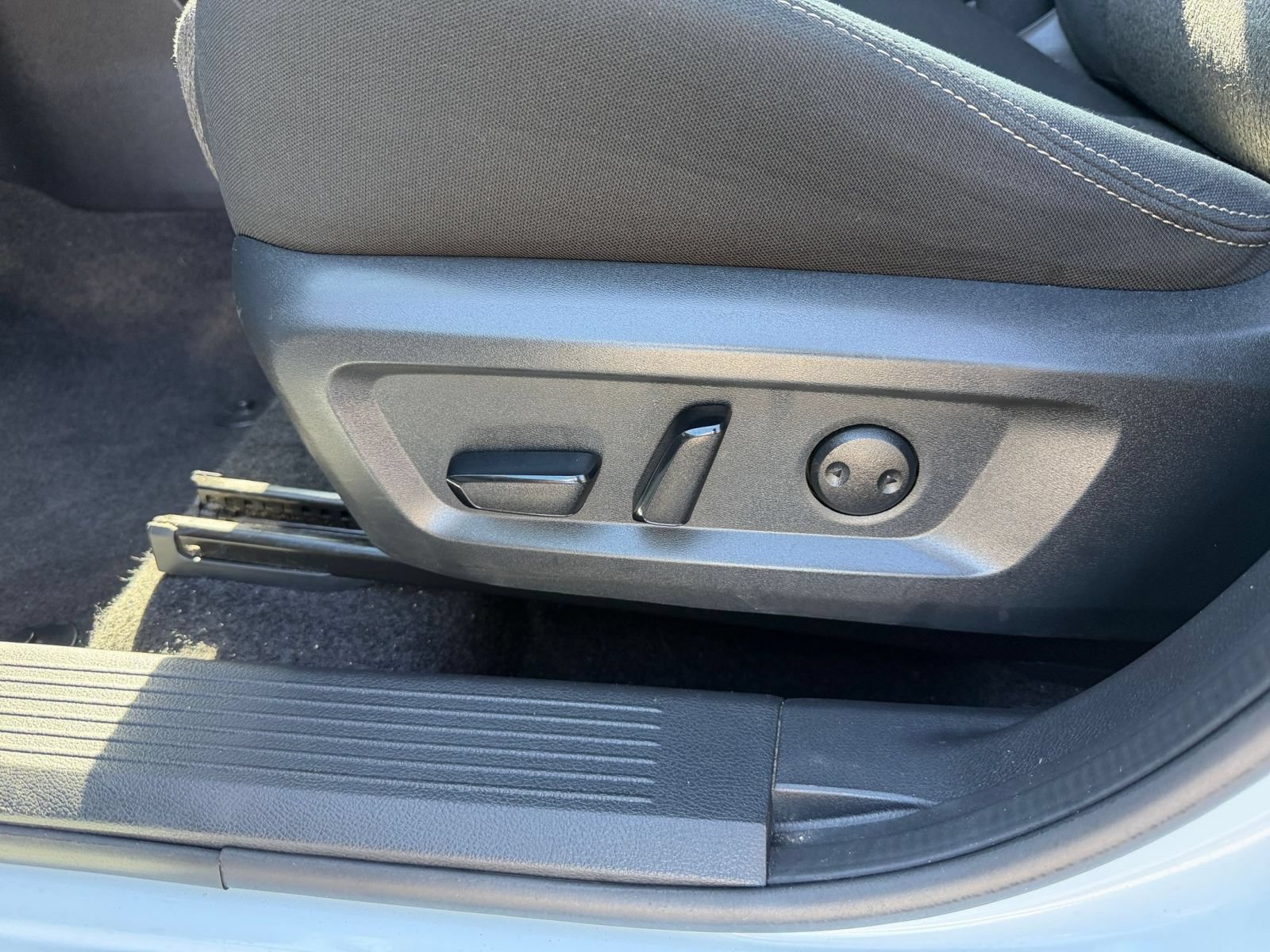 Used 2025 Nissan Rogue SV AWD/4WD image 21