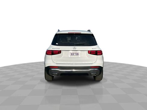 Used 2025 Mercedes-Benz GLB 250 4MATIC image 7