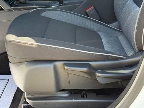 Used 2025 Chevrolet TrailBlazer LT image 14