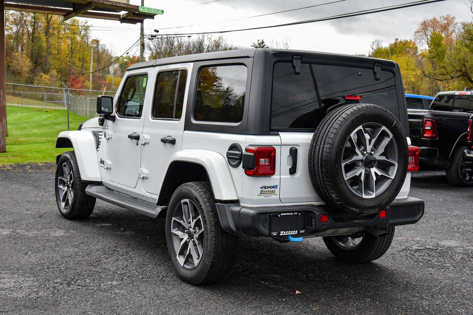 Certified 2024 Jeep Wrangler Unlimited w/ Convenience Group AWD/4WD image 5