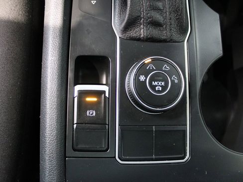 Used 2018 Volkswagen Atlas Launch Edition image 25