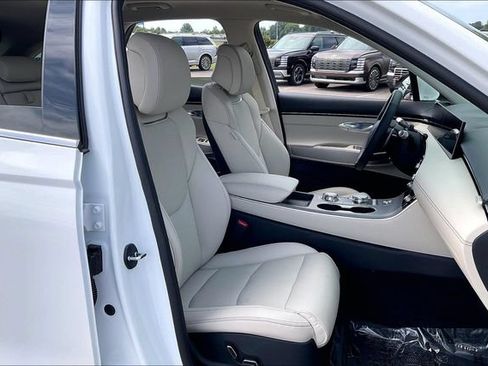 Certified 2026 Genesis GV70 2.5T AWD/4WD image 9