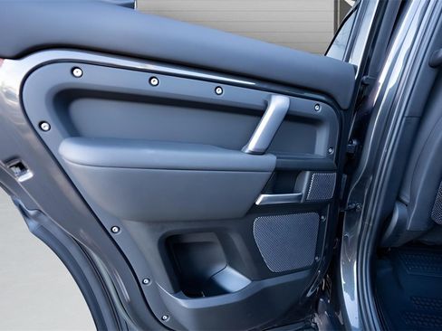 Used 2023 Land Rover Defender 110 V8 image 28